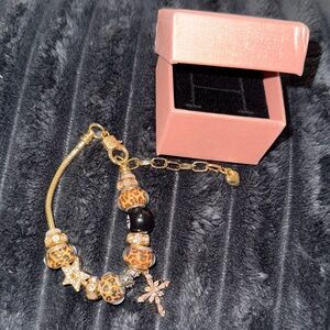 BRAND NEW‼️‼️🖤💛

Women’s’ Gold and Black adjustable Charm Bracelet